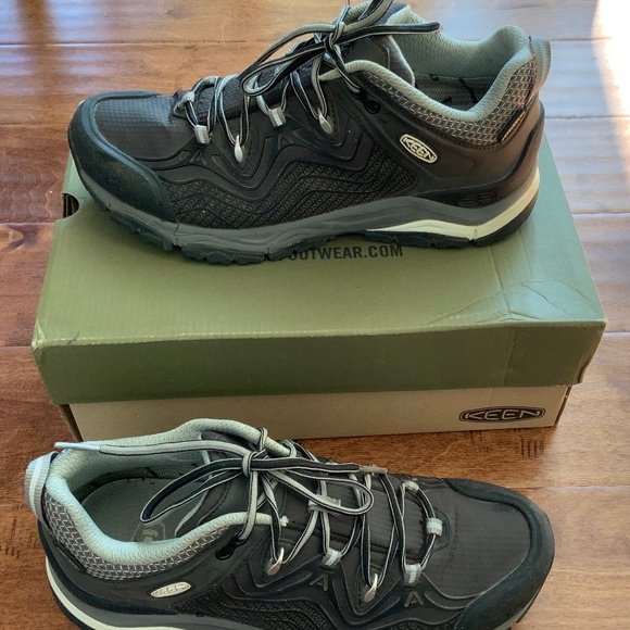 Keen Women’s Aphlex waterproof shoes size 9 - Picture 1 of 6